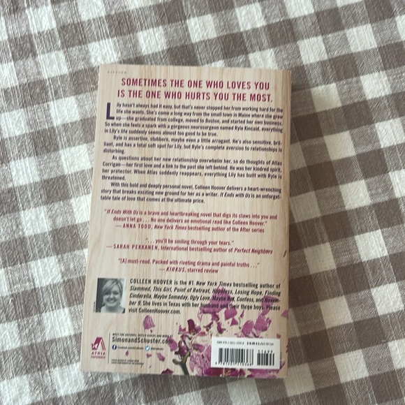 IT ENDS WITH US by Colleen Hoover BOOK - Picture 2 of 3
